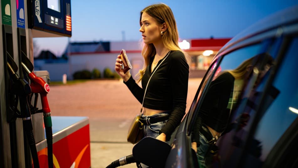 Gen Z Shuns Cosmetics as Gas Prices Rise