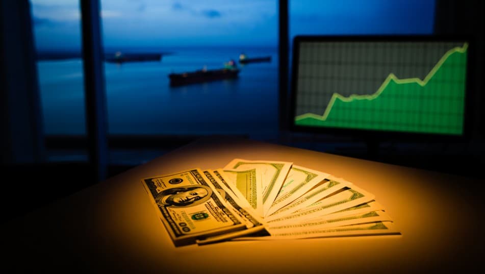 Treasury Yields Rise: Hormuz Strait Tension Fuels Dollar