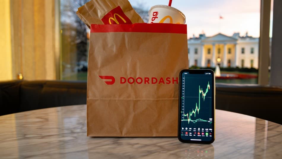 DASH Stock Scores Trump Pump After 'DoorDash Grandma' Delivers McDonald's To White House — Even As Analyst Cuts Price Target